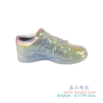 RZQU04   顏色釉雕刻彩色耐克鞋子；    高：11.5直徑：25口徑：底徑：重量：0.55KG