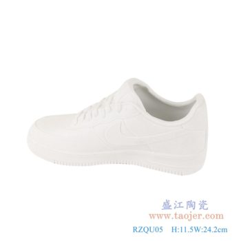 RZQU05   顏色釉雕刻亞光純白耐克鞋子；    高：11.5直徑：24.2口徑：底徑：重量：0.85KG