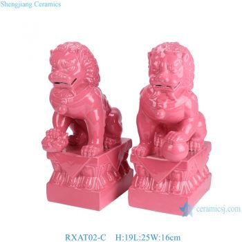 RXAT02-C 顏色釉粉紅色獅子狗雕塑一對 高19直徑25底徑20.8重量5.2KG