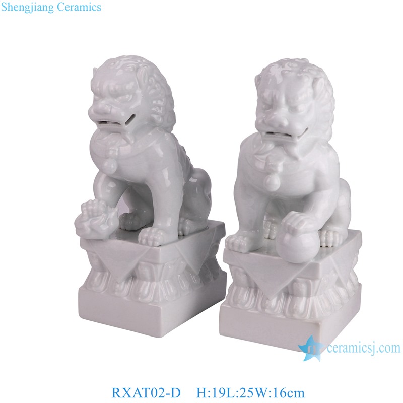 RXAT02-D白色獅子狗雕塑一對主視圖